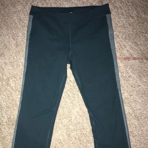Green/teal cropped underarmour leggings!